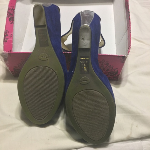 Shoes - Picture 4 of 6